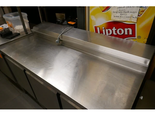 Rvs gekoelde werktafel met 3 deuren en ingebouwde saladebar combisteel - afbeelding 3 van  8