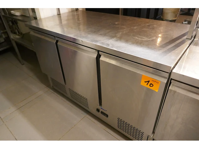 Rvs gekoelde werktafel met 3 deuren en opgebouwd chefrek atosa - afbeelding 1 van  7