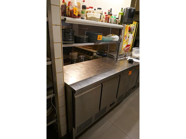 Rvs gekoelde werktafel met 3 deuren en opgebouwd chefrek atosa - afbeelding 2 van  7
