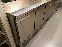 Rvs gekoelde werktafel met 3 deuren en opgebouwd chefrek atosa - afbeelding 3 van  7