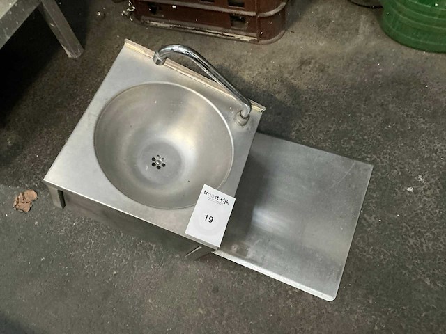 Rvs handenwasser met knie bediening - afbeelding 1 van  4