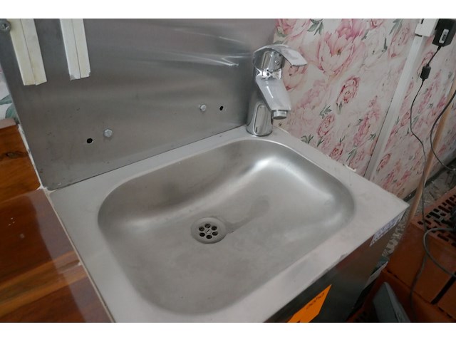 Rvs handwasbak met voetbediening tournus - afbeelding 2 van  3