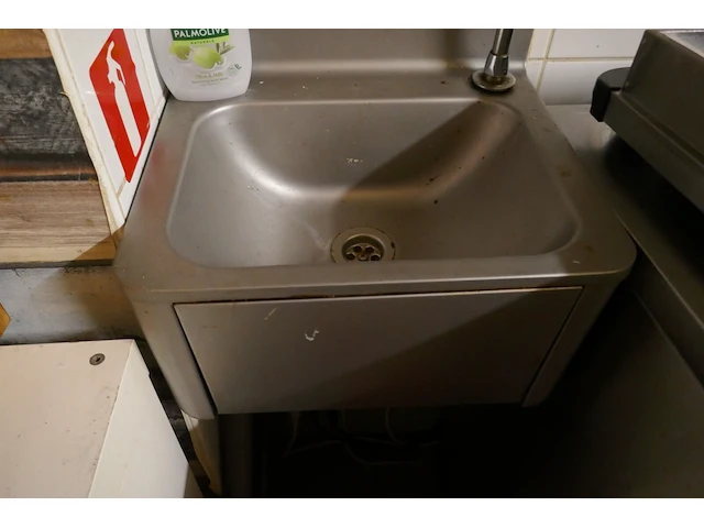 Rvs handwasser met kniebediening ( pm ) - afbeelding 2 van  3