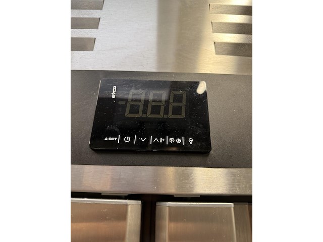 Rvs horecakoelkast met 4 glazen deuren ggmgastro - afbeelding 3 van  8