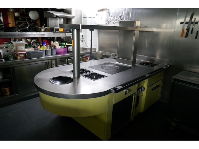 Rvs kookeiland met 4 gasbekkens en gietijzeren kookplaat - afbeelding 2 van  8