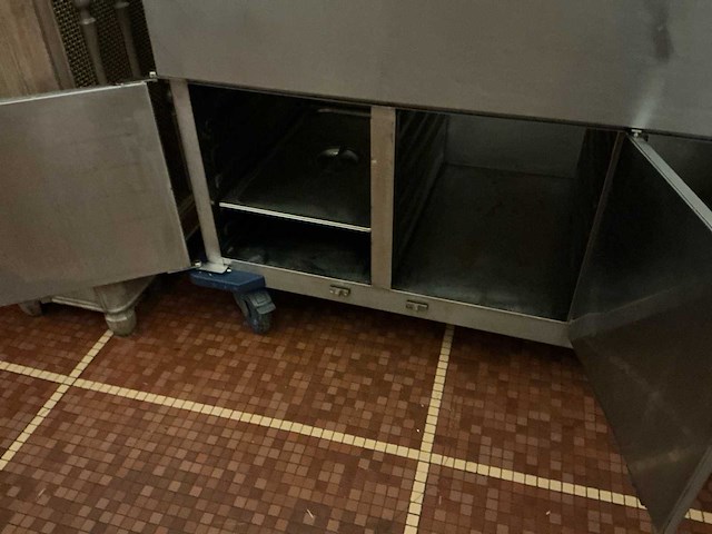 Rvs mobiele bain-marie warmhoudwagen met 3 gn-bakken en onderkast - afbeelding 5 van  9