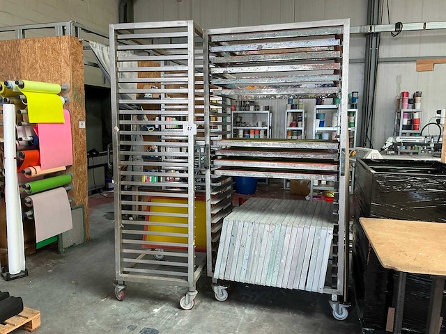 Rvs niveaukar met inhoud (2x) - afbeelding 1 van  8