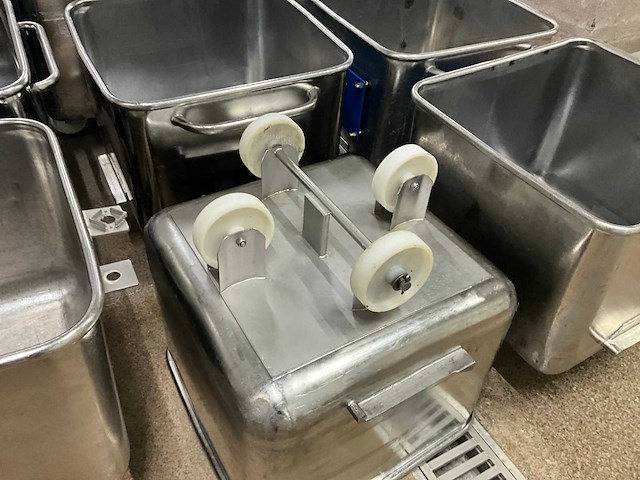 Rvs normwagens 120 l (26x) waaronder barsso en food mate - afbeelding 5 van  9