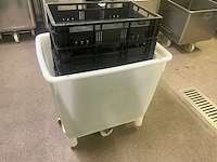 Rvs opzetstuk menger in verrijdbare pvc opslagbak en divers - afbeelding 6 van  6