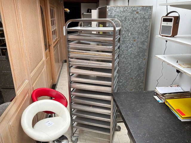 Rvs platenrek met partij aluminium bakplaat - afbeelding 1 van  3