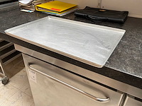 Rvs platenrek met partij aluminium bakplaat - afbeelding 2 van  3