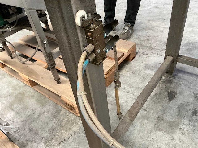 Rvs pneumatische snijmachine - afbeelding 8 van  9