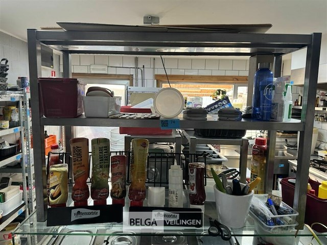 Rvs rek met inhoud - div sausen - afbeelding 2 van  7