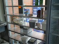 Rvs rek met inhoud