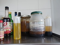 Rvs rek met inhoud - afbeelding 4 van  4