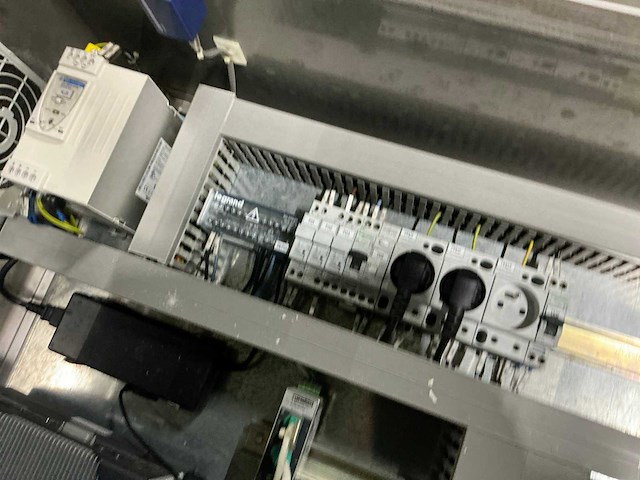 Rvs schakelkast met inhoud - afbeelding 8 van  10