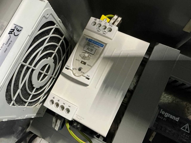 Rvs schakelkast met inhoud - afbeelding 9 van  10