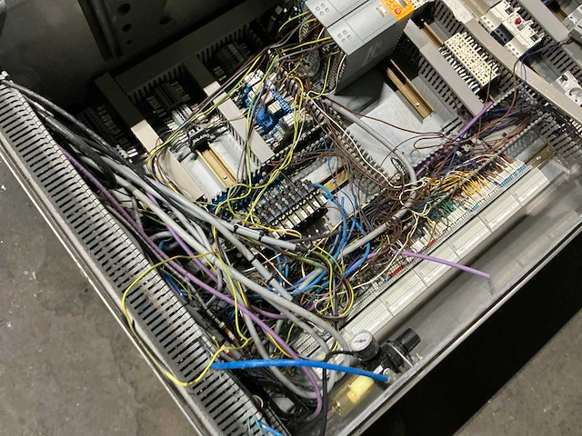 Rvs schakelkast met inhoud - afbeelding 11 van  11