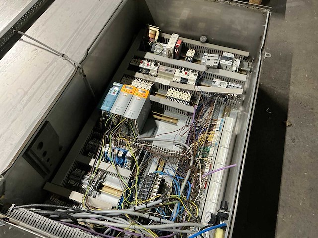 Rvs schakelkast met inhoud - afbeelding 4 van  11