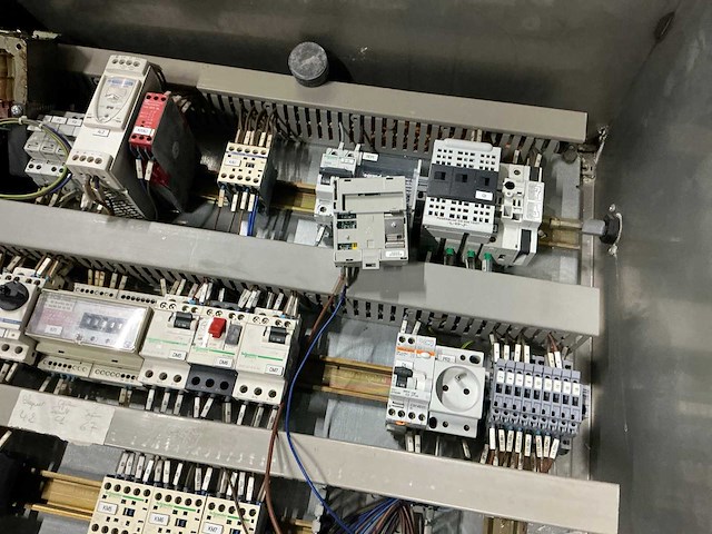 Rvs schakelkast met inhoud - afbeelding 9 van  11