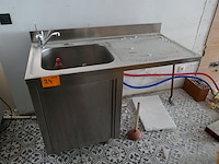 Rvs spoeltafel met opbergruimte