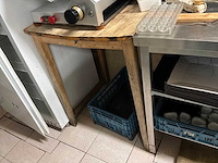 Rvs tafel en 2 houten tafels - afbeelding 3 van  3