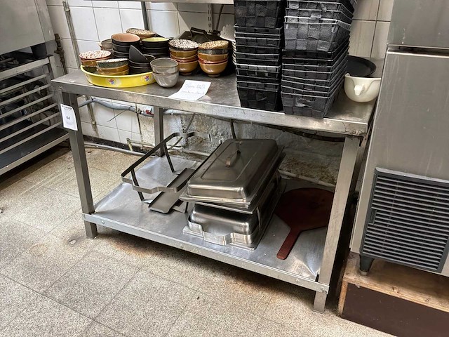 Rvs tafel - afbeelding 1 van  2