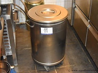 Rvs vat, op wielen, met deksel en handgrepen