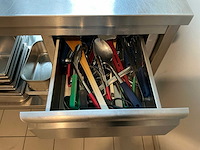 Rvs verrijdbare werktafel met inhoud - afbeelding 4 van  6