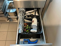 Rvs verrijdbare werktafel met inhoud - afbeelding 5 van  6