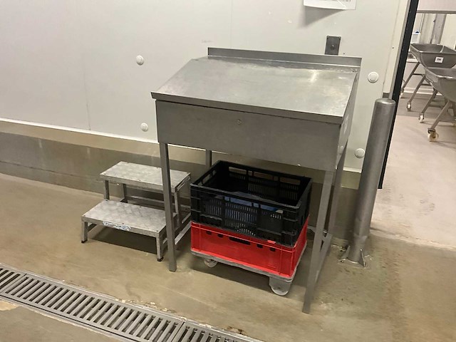 Rvs werkstand/meubel en opstap - afbeelding 1 van  8