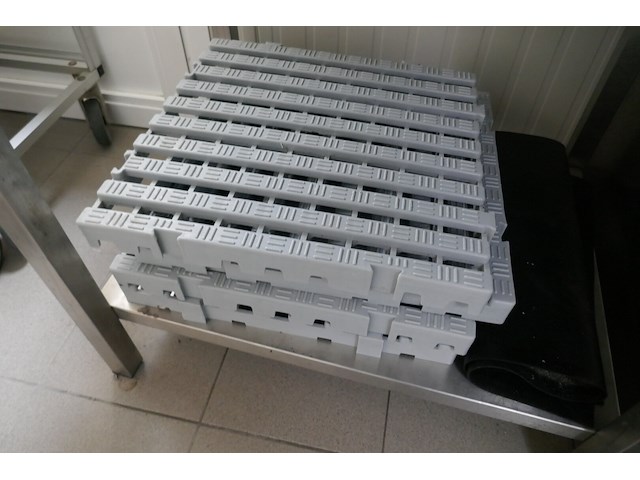 Rvs werktafel met bodemschap + 4 kunststoftegels - afbeelding 3 van  3