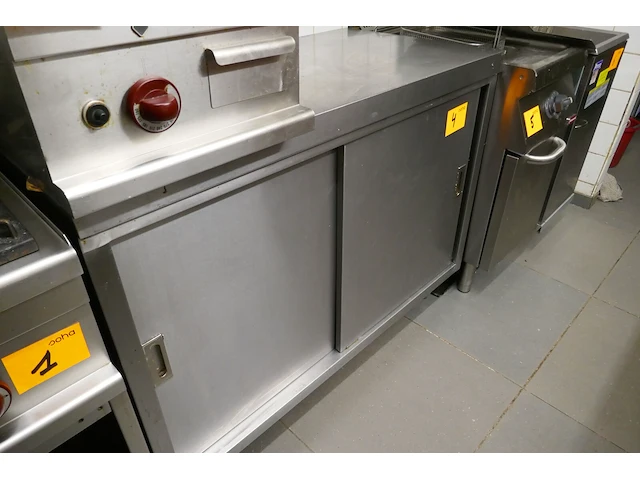 Rvs werktafel met bodemschap en 2 schuifdeuren - afbeelding 1 van  4