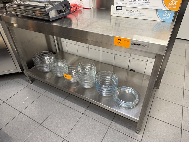 Rvs werktafel met bodemschap ggmgastro - afbeelding 1 van  2