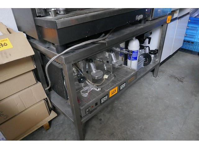 Rvs werktafel met bodemschap - afbeelding 1 van  2