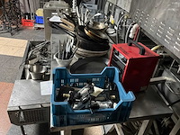 Rvs werktafel met inhoud - afbeelding 2 van  5