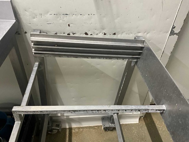 Rvs werktafel met legger onderaan - afbeelding 7 van  9