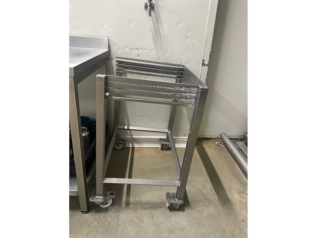 Rvs werktafel met legger onderaan - afbeelding 8 van  9