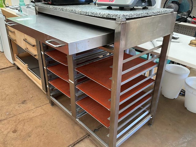 Rvs werktafel met leggers - afbeelding 1 van  3