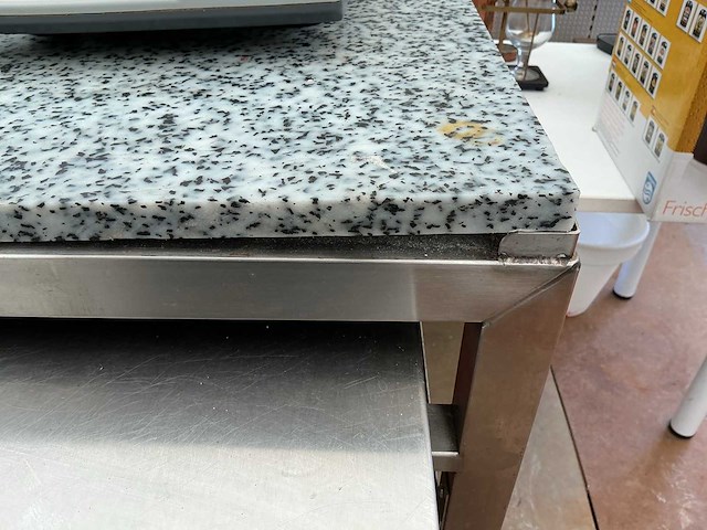 Rvs werktafel met leggers - afbeelding 3 van  3