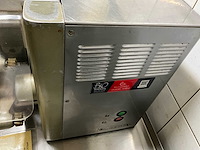 Rvs werktafel op wielen + appelschilmachine + broodvorm/sandwich machine - afbeelding 5 van  6