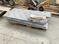 Rvs werktafel + partij legborden - afbeelding 1 van  4