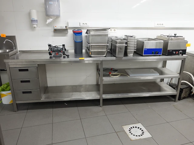 Rvs werktafel - afbeelding 1 van  4