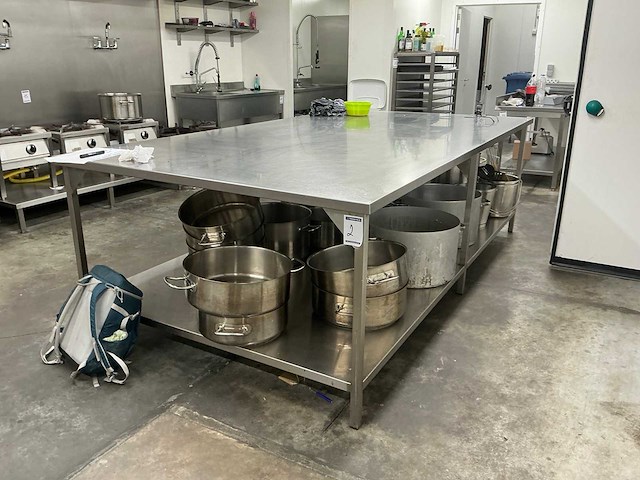 Rvs werktafel - afbeelding 1 van  3