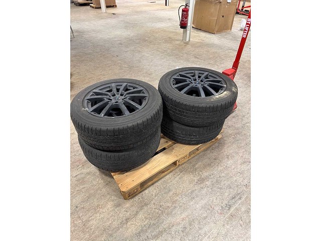 S rock pirelli - scorpion - mud + snow - autoband - afbeelding 1 van  4