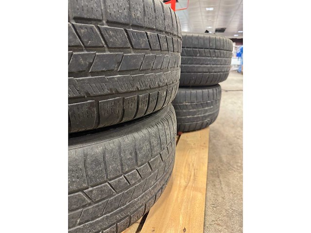 S rock pirelli - scorpion - mud + snow - autoband - afbeelding 4 van  4