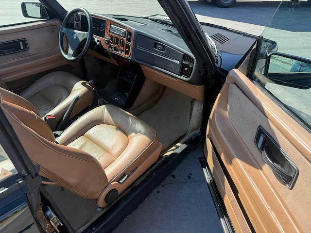 Saab - 900 turbo - oldtimer - afbeelding 7 van  32
