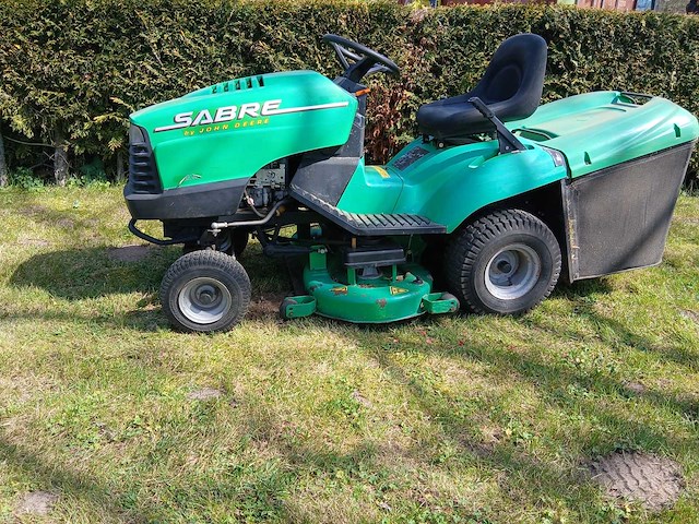 Sabre by john deere - hydro - grasmaaier - zitmaaier - afbeelding 1 van  6
