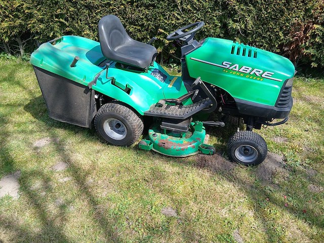 Sabre by john deere - hydro - grasmaaier - zitmaaier - afbeelding 3 van  6