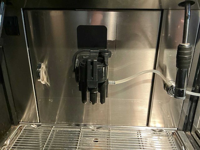 Saeco koffiemachine met melk koeler en kopjeswarmer - afbeelding 6 van  9